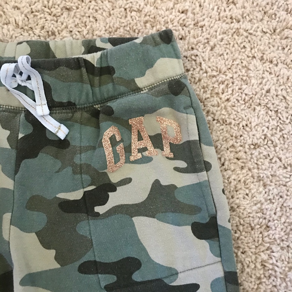 Gap kids camo joggers